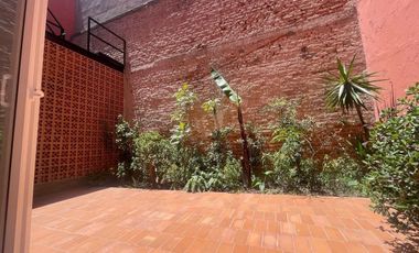 Departamento en planta baja dentro de casa catalogada