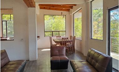 CASA EN RENTA SEMI AMUEBLADA EN VALLE DE BRAVO