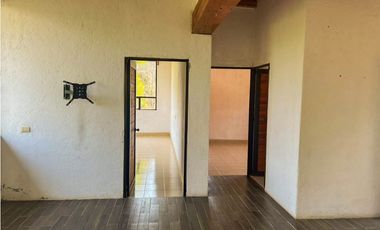 CASA EN RENTA SEMI AMUEBLADA EN VALLE DE BRAVO