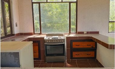 CASA EN RENTA SEMI AMUEBLADA EN VALLE DE BRAVO