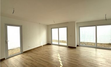 Venta de casa en urb. PortoManta sector sur vía San Mateo a estrenar.