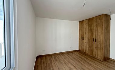 Venta de casa en urb. PortoManta sector sur vía San Mateo a estrenar.