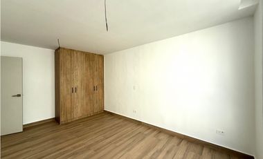Venta de casa en urb. PortoManta sector sur vía San Mateo a estrenar.