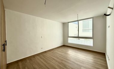 Venta de casa en urb. PortoManta sector sur vía San Mateo a estrenar.