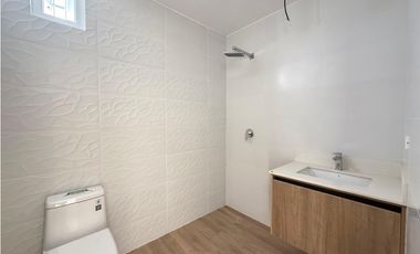 Venta de casa en urb. PortoManta sector sur vía San Mateo a estrenar.