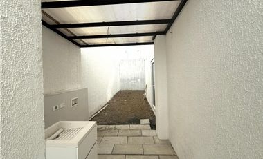 Venta de casa en urb. PortoManta sector sur vía San Mateo a estrenar.
