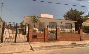 CASA EN VENTA BARRIO LA QUINTA( ACEPTA PERMUTA DTO MENOR EN VCP)