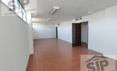 En Renta oficinas en Isidro López frente a Cinsa