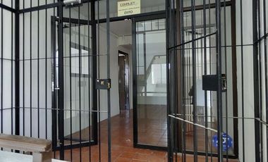 En Renta oficinas en Isidro López frente a Cinsa