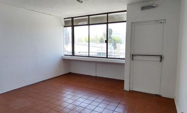 En Renta oficinas en Isidro López frente a Cinsa