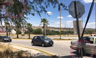 Terreno comercial en Renta, al Oriente, zona de crecimiento, alto flujo.
