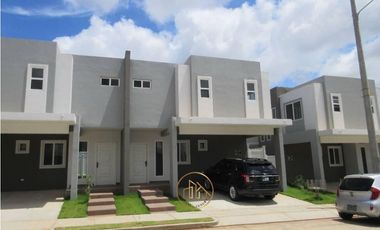 Alquiler de casa con AIRES en Brisas del Golf, Paseo del Norte