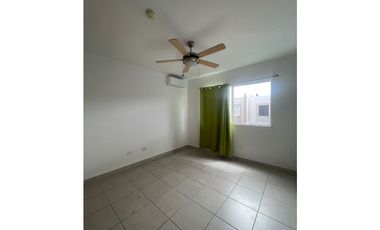 Alquiler de casa con AIRES en Brisas del Golf, Paseo del Norte