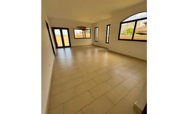 COSTA SUR / RESIDENCIAL EL DORAL / 392M2 / 4 HABITACIONES
