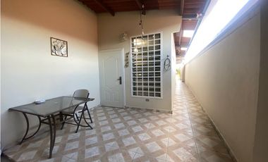 Venta de CASA REMODELADA en BRISAS DEL GOLF- MLS 21903