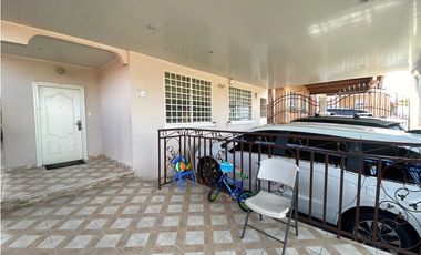 Venta de CASA REMODELADA en BRISAS DEL GOLF- MLS 21903