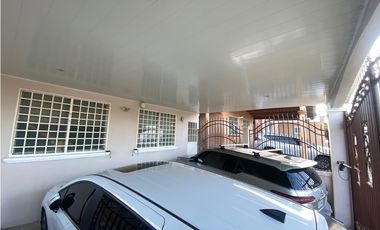 Venta de CASA REMODELADA en BRISAS DEL GOLF- MLS 21903