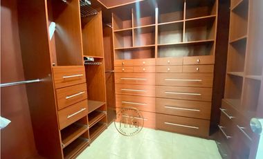 Venta de CASA REMODELADA en SAN ANTONIO – 5REC -Patio