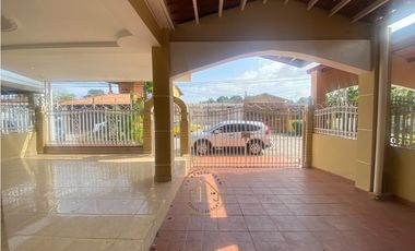 Venta de CASA REMODELADA en SAN ANTONIO – 5REC -Patio