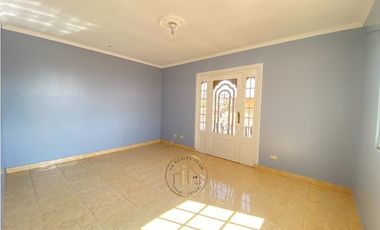 Venta de CASA REMODELADA en SAN ANTONIO – 5REC -Patio