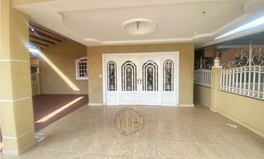 Venta de CASA REMODELADA en SAN ANTONIO – 5REC -Patio