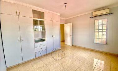 Venta de CASA REMODELADA en SAN ANTONIO – 5REC -Patio