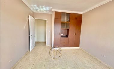 Venta de CASA REMODELADA en SAN ANTONIO – 5REC -Patio