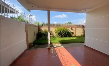 Venta de CASA REMODELADA en SAN ANTONIO – 5REC -Patio