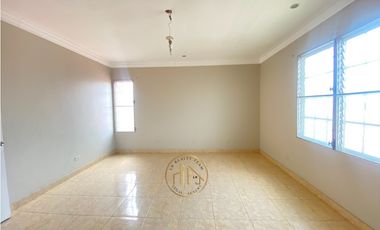 Venta de CASA REMODELADA en SAN ANTONIO – 5REC -Patio