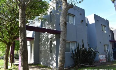 DUPLEX CON JARDÍN DENTRO DEL JAGÜEL
