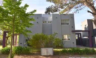DUPLEX CON JARDÍN DENTRO DEL JAGÜEL