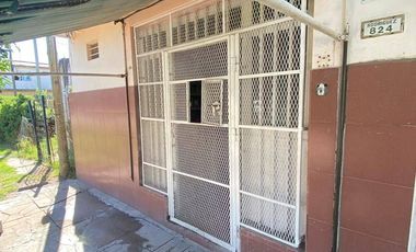Casa en venta c/ cochera y local comercial en Pontevedra