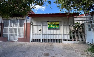 Casa en venta c/ cochera y local comercial en Pontevedra