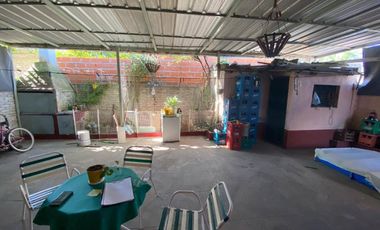 Casa en venta c/ cochera y local comercial en Pontevedra