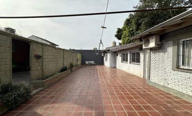 Casa con Departamento en venta en Quilmes Oeste