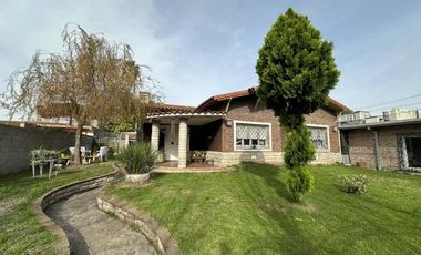 Casa con Departamento en venta en Quilmes Oeste