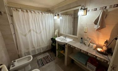 Casa con Departamento en venta en Quilmes Oeste
