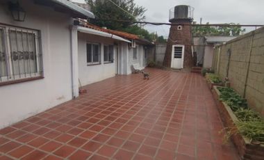 Casa con Departamento en venta en Quilmes Oeste