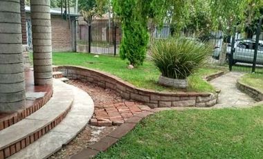 Casa con Departamento en venta en Quilmes Oeste