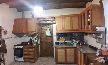 VENTA DE CASA MAS SALON. CHIMBAS