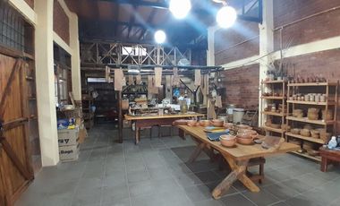 VENTA DE CASA MAS SALON. CHIMBAS