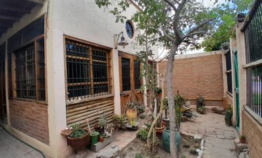 VENTA DE CASA MAS SALON. CHIMBAS
