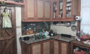 VENTA DE CASA MAS SALON. CHIMBAS