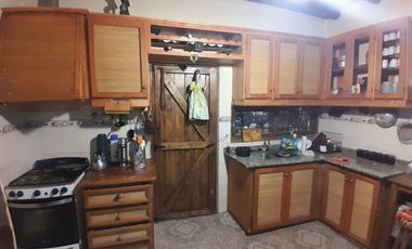 VENTA DE CASA MAS SALON. CHIMBAS