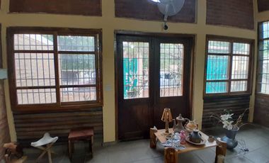 VENTA DE CASA MAS SALON. CHIMBAS