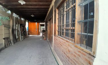 VENTA DE CASA MAS SALON. CHIMBAS