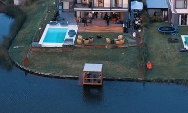 Venta Casa Vista a la Laguna Puertos Escobar