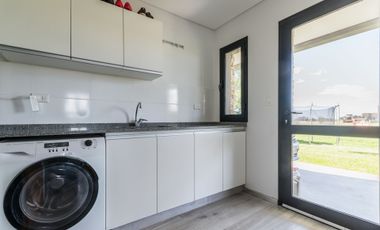 CASA 5 AMBIENTES EN VENTA LA PROVIDENCIA CANNING