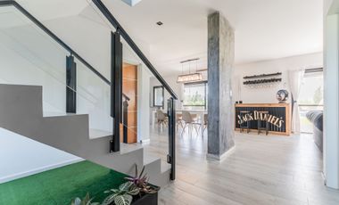 CASA 5 AMBIENTES EN VENTA LA PROVIDENCIA CANNING