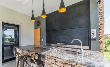 CASA 5 AMBIENTES EN VENTA LA PROVIDENCIA CANNING